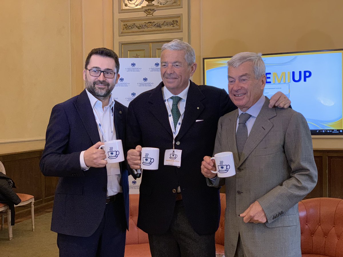 giovaniconfcoMI's tweet photo. #WakeMiUp - una colazione speciale questa mattina con un ospite d’eccezione. Carlo #Sangalli e Andrea Colzani intervistano Marco Buticchi, imprenditore, scrittore e bagnino. 
#confcommercio #GiovaniImprenditori @confcommercio https://t.co/PP2L7WBzJM