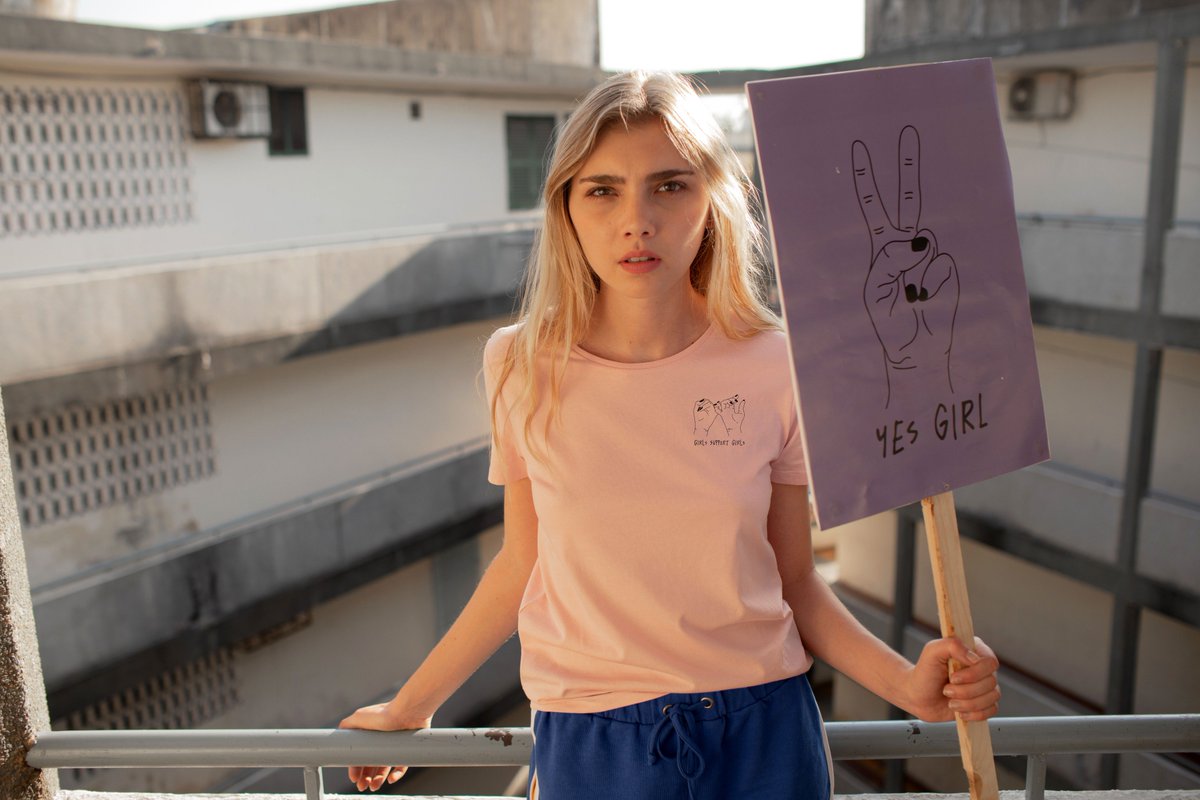 bizzbee's tweet photo. Pour la Journée Internationale des Droits des Femmes, découvrez notre collaboration avec @molifernyx, une femme engagée par ses créations colorées et son message positif ! 
Découvrez tous les produits ici : https://t.co/5i4fORbSmj
#collab #bizzbeeandme #journeedesdroitsdesfemmes https://t.co/xNRaU7YhlA