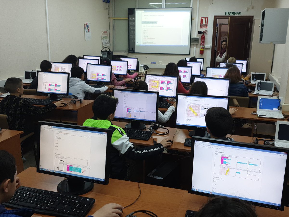 CEIPPintorEdua1's tweet image. Comenzamos la primera fase de #scratchmaths @educaINTEF @upeform_melilla