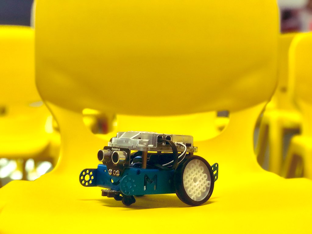 CoderdojoFVG's tweet image. Sono stato lasciato nell’Atelier Creativo di Casarsa, pronto per essere programmato e lanciato verso nuove ed incredibili avventure. 🚀
Verso il #RoboDojo di sabato 9 marzo!