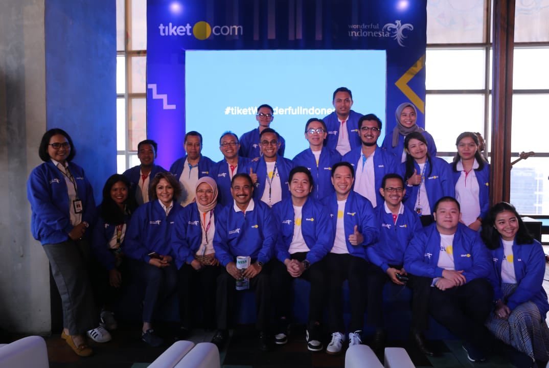 KemenPariwisata's tweet photo. Resmi sudah Co-Branding antara Kemenpar dgn https://t.co/tRN6ERJZRy sekaligus meresmikan Program #tiketWonderfulIndonesia yg merupakan salah satu upaya https://t.co/tRN6ERJZRy dalam mewujudkan target wisman &amp; wisnus.

#PesonaIndonesia #WonderfulIndonesia #tiketWonderfulIndonesia https://t.co/VYvPDFoqax