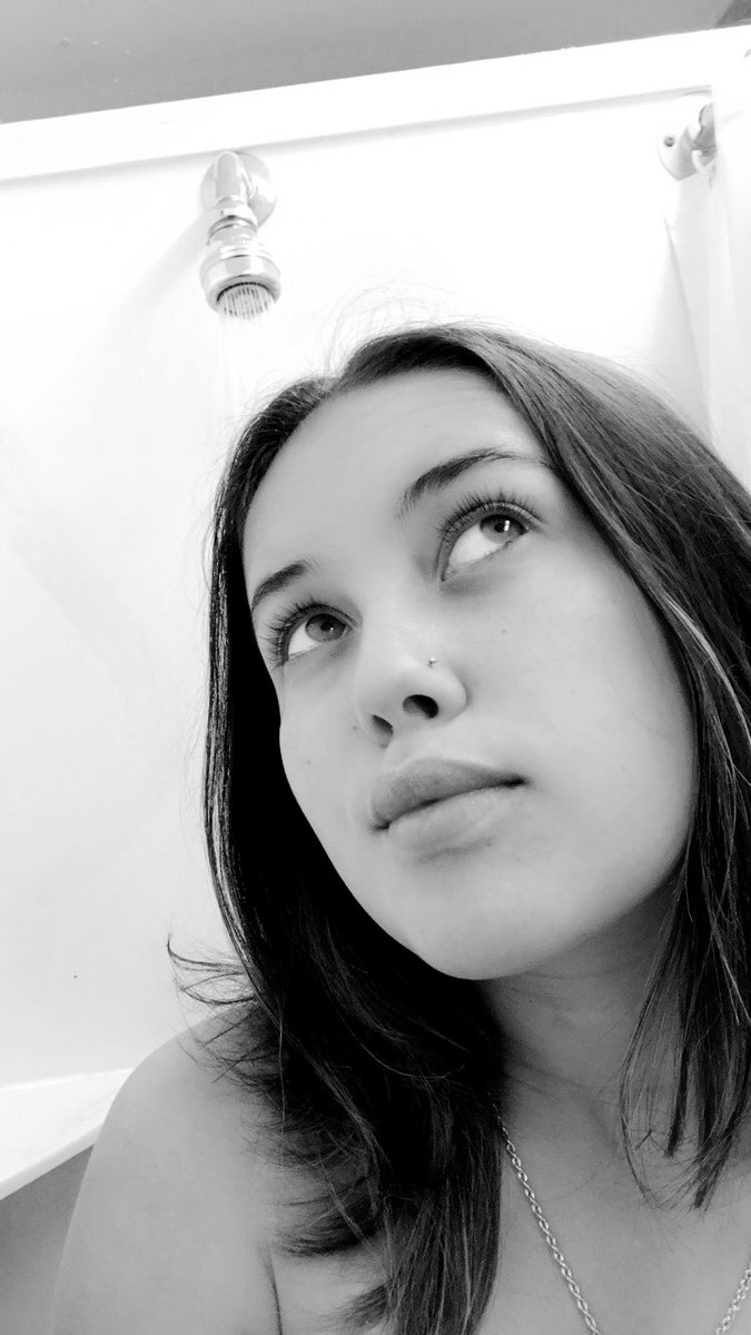 TianaMarieGomes's tweet photo. baaabbbyyyy,  your most definitely my favorite day dream of all 🥰!! #showerfeels https://t.co/CPxBAWDVCV