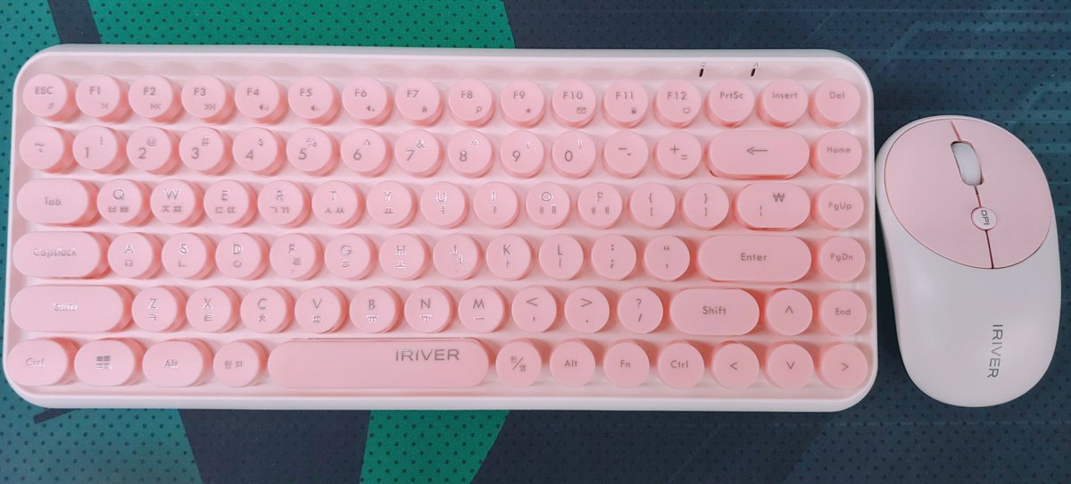 comwoori's tweet image. 206번째 이벤트 입니다

이번에는 미니타입의 무선 키보드+마우스 세트 입니다

(아이리버 WMK15)

핑크색상으로 키보드와 마우스가 같이 동봉된 무선 제품입니다

RT 버튼 눌러주시고 한분 추첨해서 드릴게요

3월 7일 목요일 오후에 추첨하겠습니다!