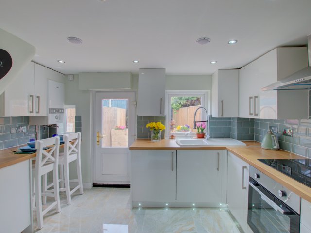 SuffolkCottHols's tweet photo. We are delighted to welcome 10 Sun Lane to the #CountryCollection π‘ Are you searching for the ultimate #romantic #retreat for your loved one? Full to the brim with charming character, mixed with 21st century essentials: https://t.co/ZmOCAPrjoT #Suffolk #Staycation #Holiday https://t.co/DnZf5gHvFJ