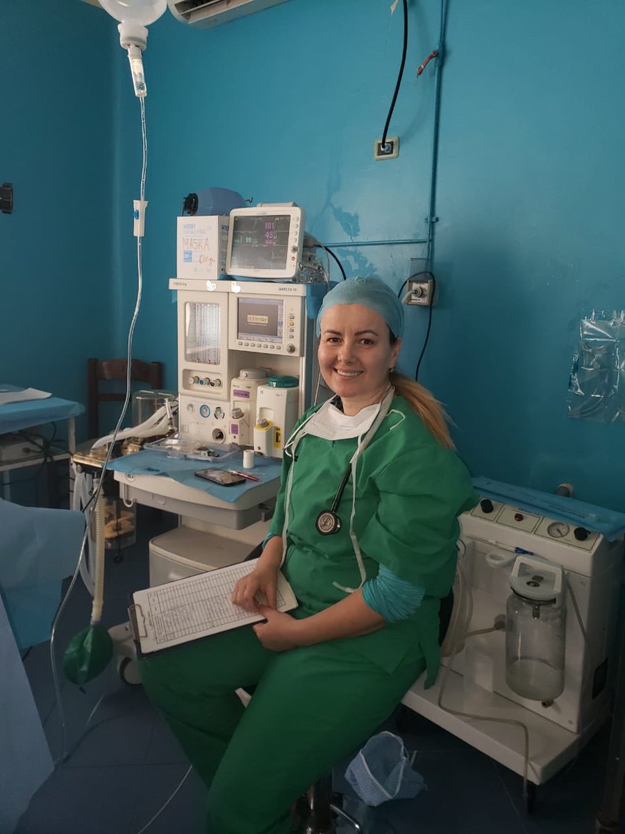 GManastirliu's tweet image. #Marsi i #Grave🌹
Dr.Edlira Kokonozi është mjeke anesteziste reanimatore në spitalin e  #Librazhdit.
Ajo është nga të paktat gra anesteziste që punon jashtë Tiranës,në një specialitet të vështirë, që zgjidhet më së shumti nga burrat.
#Krenare për çdo grua që punon në shëndetësi🙏🏼
