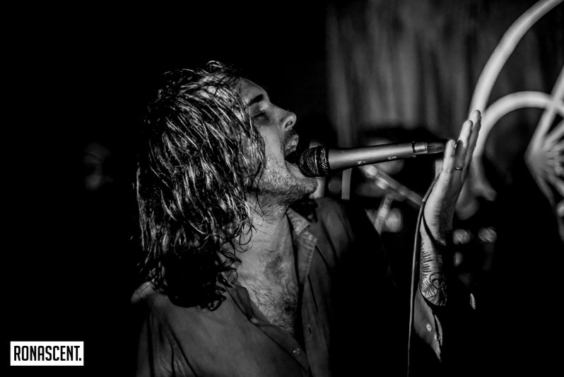 ronascent.biz (@ronascent) on Twitter photo #LiveReport: Pesta Kesedihan <a href="/pianosband/">Pianos Become The Teeth</a> di #Surabaya bit.ly/2ELdpI2 | Teks: @PembenciTerang, Foto: <a href="/luqmandarwis/">Luqman Darwis</a> #LiveReport: Pesta Kesedihan <a href="/pianosband/">Pianos Become The Teeth</a> di #Surabaya bit.ly/2ELdpI2 | Teks: @PembenciTerang, Foto: <a href="/luqmandarwis/">Luqman Darwis</a>