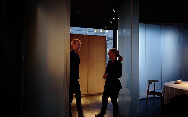 maaemo's tweet image. Amanda and Tuva a few minutes before service ⚡️ ift.tt/2NItt02