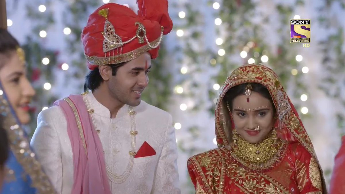 SAMEER KI KHUSHIYON NE GREH PRAVESH KAR LIA!Sameer's dream was finally a reality. Not just was N his lawfully wedded wife taking her first step in their home but it was his mom welcoming her & he had both the special ladies in his life. #YehUnDinonKiBaatHai