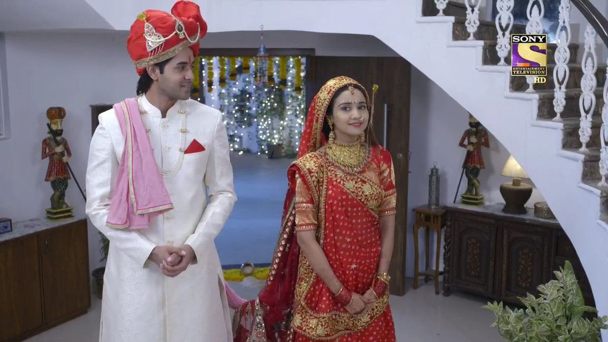 YEH MERA GHAR YEH TERA GHAR!Finally they climbed the stairs of their abode together.Naina was mesmerised seeing their dream home letting it sink while Sam only wanted to keep admiring her to soak in the peace on her face & smile that curved her lips  #YehUnDinonKiBaatHai