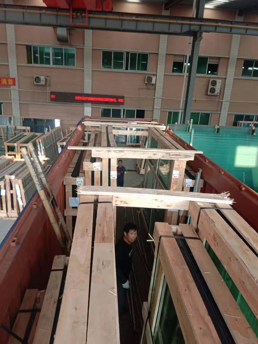YmGlass's tweet photo. Urgent insulated glass order - Thank you Guy's hard working to finish it in 10 days. #glass #balustrade #toughenedglass #doubleglazed #glassdoor #partition #construction #splashback #showerdoor #poolfencing #mirror #glassfixing #framelessglass #furniture #furnituremanufacturer https://t.co/71UlprbpOC