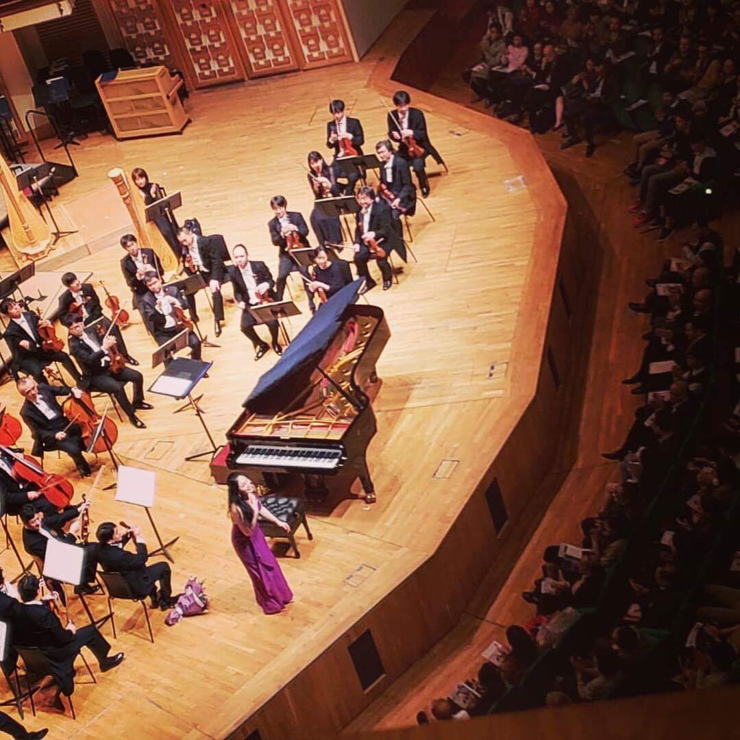 . @HKArtsFestival 2019: happy audience after #ZeeZee's performance of #Ravel's Piano Concerto with the @NHKSO_Tokyo and #PaavoJärvi on the podium! @ZZklavier