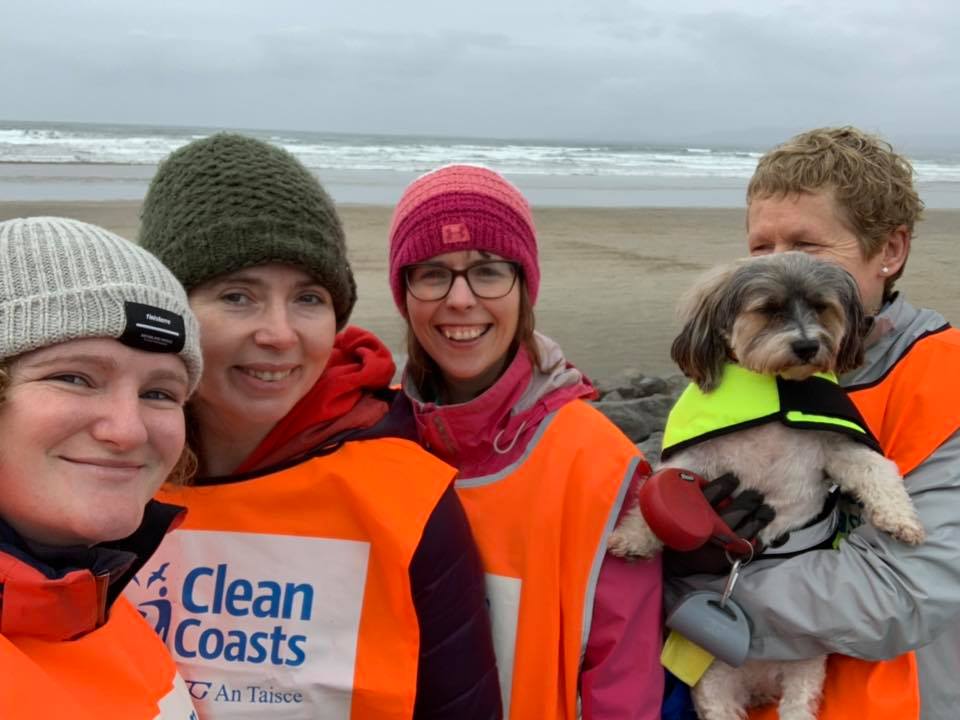 CleanCoasts's tweet photo. Friends Of Rossnowlagh Beach had a #BigDonegalCleanup yesterday atRossnowlagh beach. Great job and thanks to all the furry friends who helped too!
#Ireland #marinelitter #cleancoasts https://t.co/i5LAFolSEo