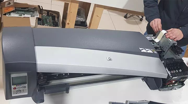 Para começar a semana, a tua plotter resolveu parar a tua linha de produção e gerar um caos no teu trabalho? Sem problema!
Somos especialistas em reparações 🔧 Não deixes o problema alongar-se, contacta-nos. 🏠  | 📞 918957407