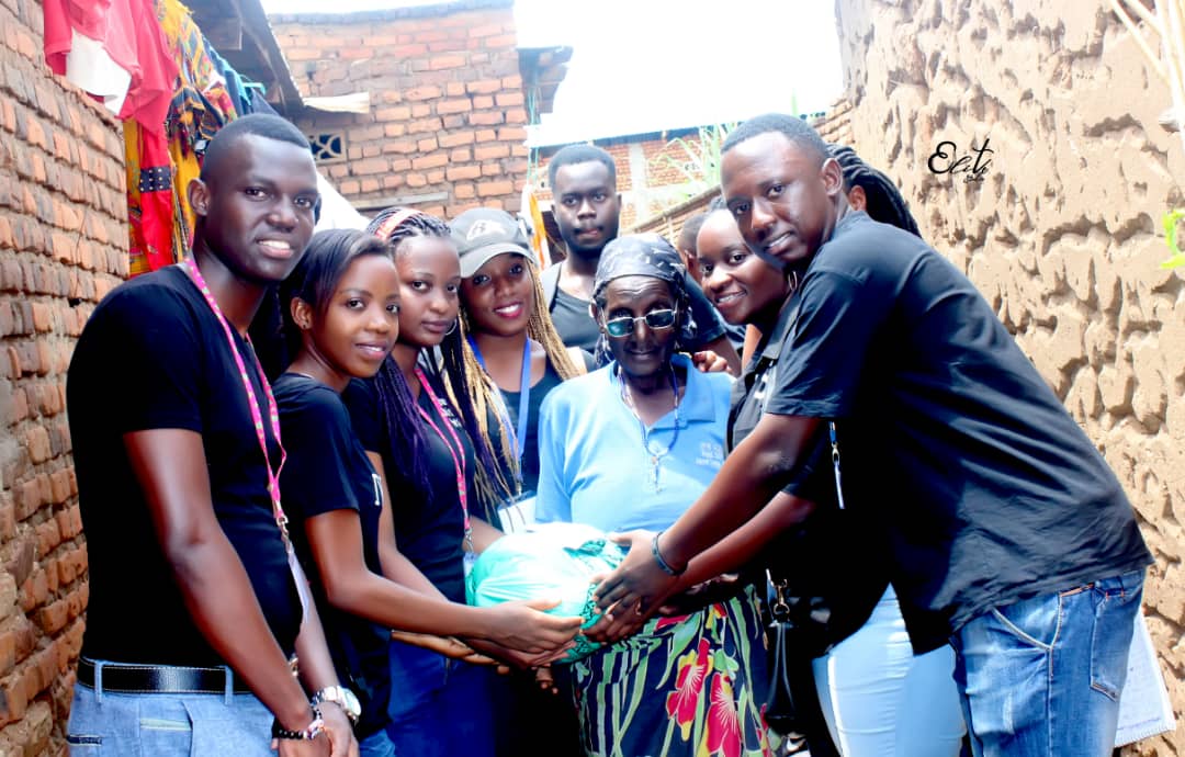 AllTwc's tweet photo. Dans le cadre "Envie d'agir" la famille TWC/A41V a rendu visite et a assistée 10 ménages de femmes veuves à GATUNGURU dans la commune Mutimbuzi#TWC/A41V #bujumbura #buja #burundi🇧🇮  #mutimbuzi #africans #africanhistory #africanwomen #africatotheworld @nishimwe_terry @ridiya94 https://t.co/cIjOkV5SQQ