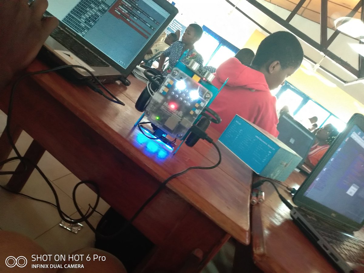 KamelIshola's tweet image. Du 25 février au 02 mars un événement inoubliable s&apos;est produit au @Bénin précisément à @Parakou l&apos;initiation des tech  dans le domaine éducatif avec des enfants venu de nombreux collèges de la place. Les enfants m&apos;ont tous émerveillés.
#ImpalaEdTech 
#ImpalaBridge
#KeoubougouPi