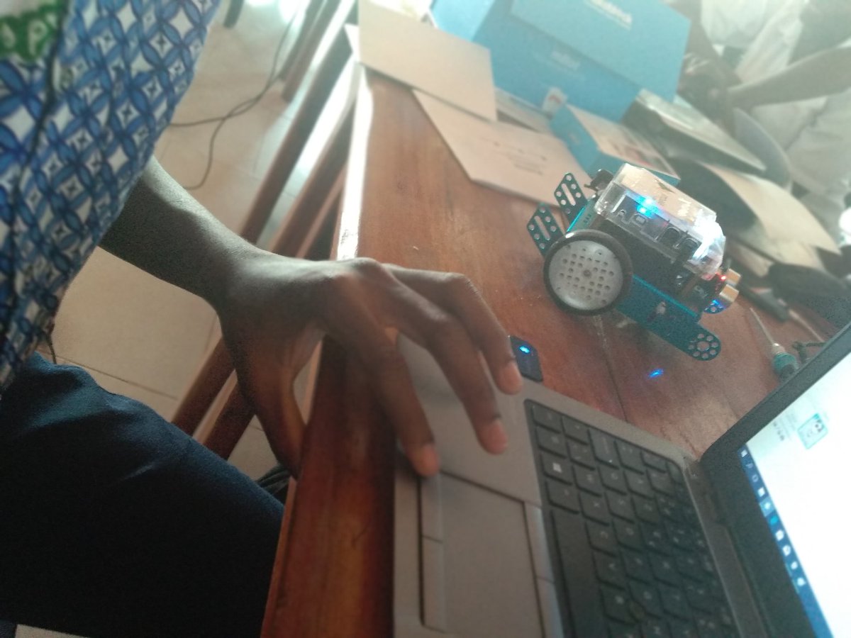 KamelIshola's tweet image. Du 25 février au 02 mars un événement inoubliable s&apos;est produit au @Bénin précisément à @Parakou l&apos;initiation des tech  dans le domaine éducatif avec des enfants venu de nombreux collèges de la place. Les enfants m&apos;ont tous émerveillés.
#ImpalaEdTech 
#ImpalaBridge
#KeoubougouPi