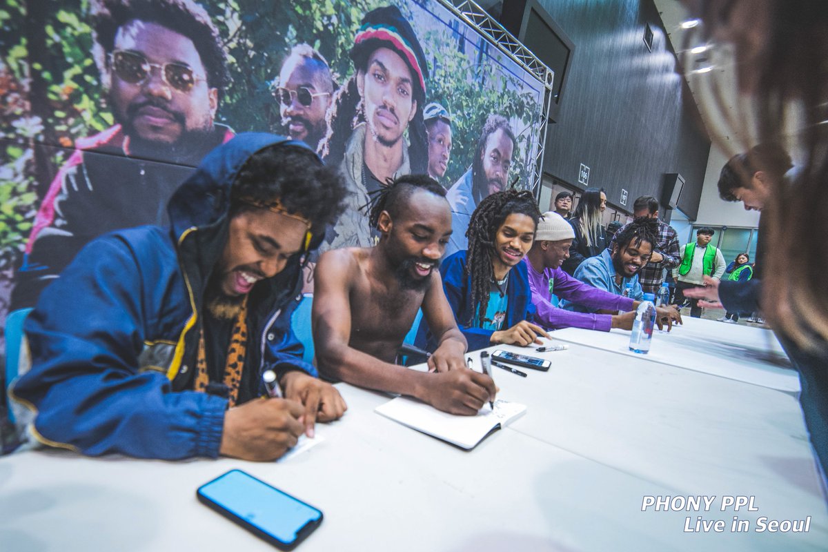 The Monster가 함께했던 PHONY PPL Live in Seoul 사진

More Pictures: "The MONSTER" Facebook (facebook.com/theMonsterConc…)

Photo by <a href="/seoul_lite/">Seoul Lite</a> (Seoul Lite) &amp; @tangaorlen (Leilayne Reyes)