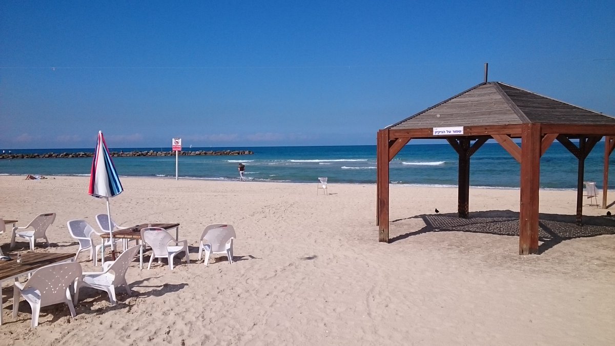 comtesprovence's tweet photo. So French So Food Israël Région Sud Acte 4 : Fin de mission à Metsitsim Beach près des bureaux de Business France. Une des 5 plages de Tel Aviv. Une vraie ville méditerranéenne comme Marseille ou Beyrouth. 
#israel #comtesdeprovence #metsitsimbeach https://t.co/nAr7IB3RGm