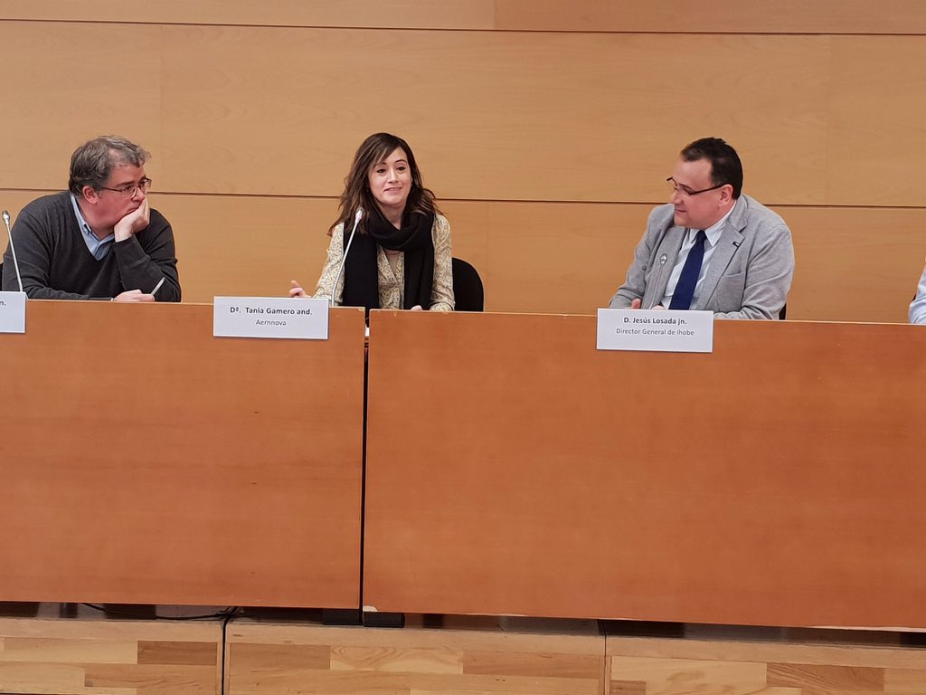 AclimaEuskadi's tweet image. La responsable medioambiental de @AernnovaAero Tania Gamero nos habla de cómo #Aernnova contribuye a mitigar el cambio climático desarrollando y fabricando estructuras con menor impacto ambiental a lo largo de su ciclo de vida #ChangetheChange #EmpresaCambioClimático #Asteklima