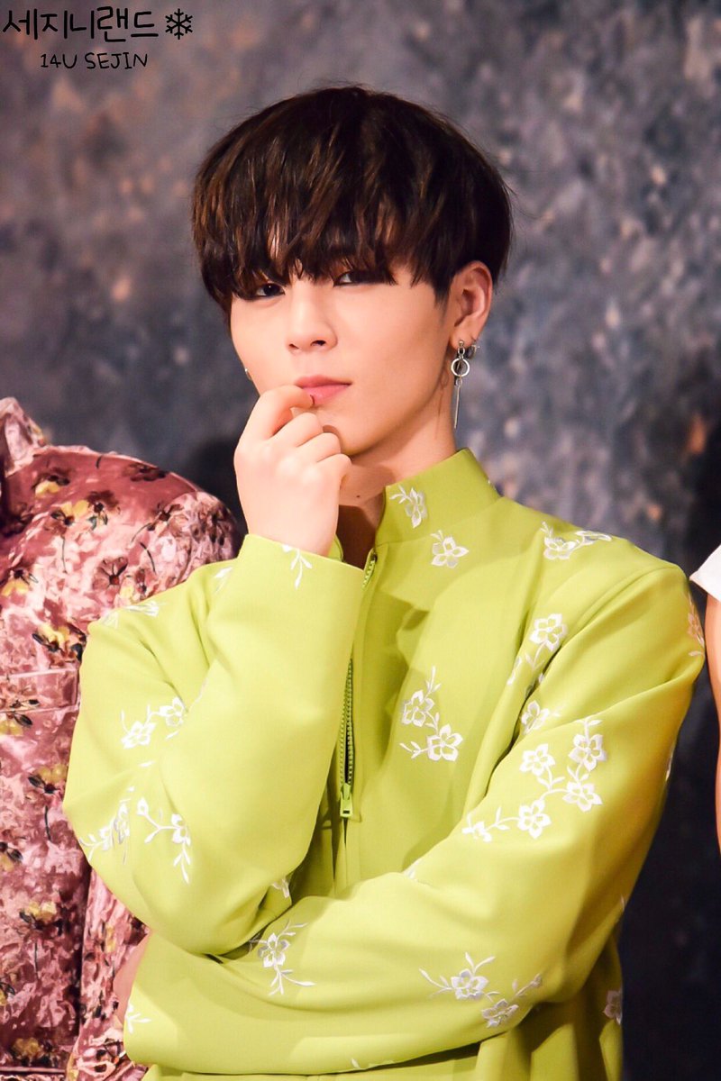 FrozenSejin's tweet photo. 190304 1부 포토타임

수고하셨습니다~❄️💙
#세진 #세진군 #セジン #せじん #sejin #SEJIN #얼음왕자님 #나침반 #14U #원포유 #ワンフォーユー #세지니랜드 @14U_JP @14U_official_ https://t.co/gFtpKhmBF1
