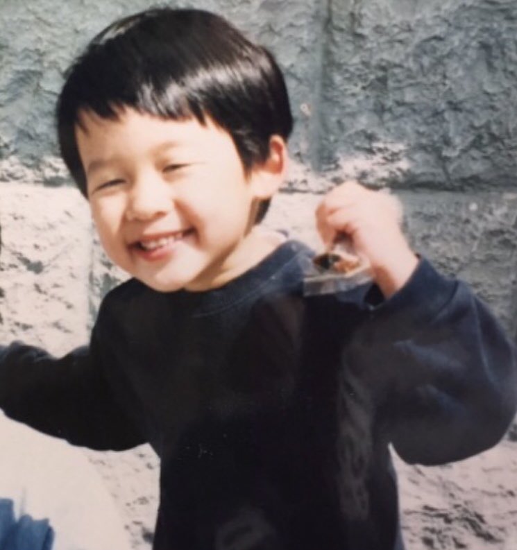 chibadairugbybu's tweet photo. 部員紹介No.4
新4年 味水直也
パス以外はできる。光るプレーをすると喜ぶが、彼のお腹はプニプニ。同期の斉藤とはマブダチ。
西千葉でこの顔を見かけたら「おい、あじみ！」と叫ぼう。ご飯を奢ってくれる。超優しいし愛らしい。
受験最後まで頑張って一緒にラグビーしよう！💢
https://t.co/Qv8r1KclBP https://t.co/ywFWQ0DRjF