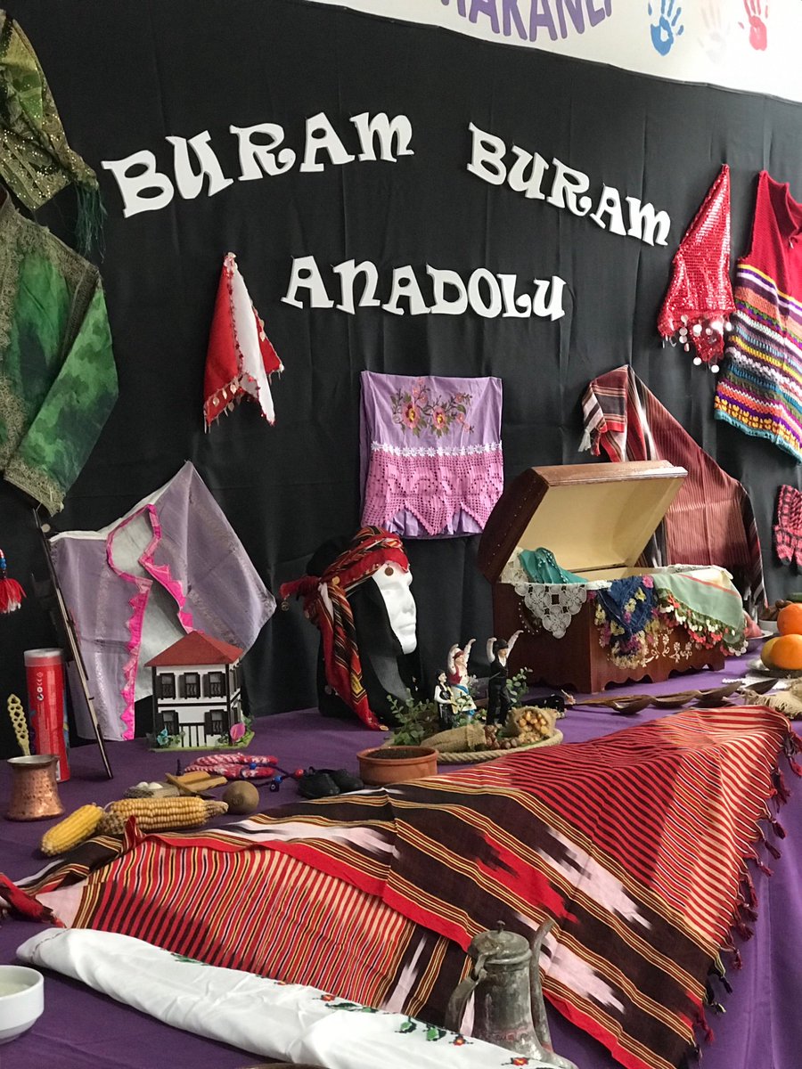 Esra_Kaya_UGUR's tweet photo. Sosyal Bilgiler ve Türkçe zümresi ile ortak çalışmamız "Buram Buram Anadolu "sergimiz kültürel mirasımızı yansıtacak unsurlar ve yöresel müziklerle @muratpasaugur da Karadeniz günü ile devam ediyor https://t.co/5qcXEkM8FU
