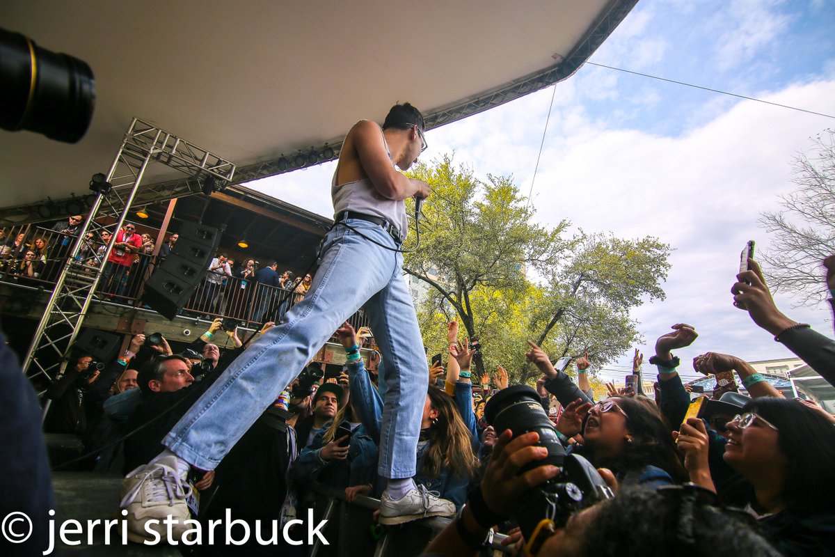 Austin101blog's tweet photo. @bleachersmusic was off the hook headlining Rachael Ray's annual Feedback Party at Stubb's at @sxsw y'all!
The most high energy fun and crowd engagement big-time!
#rrfeedback
Stay tuned for tons more photos and check our galleries on AUSTIN 101! https://t.co/TcwMwYrNUu