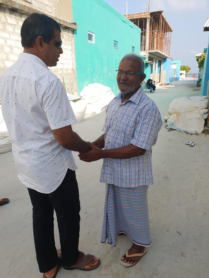 Riza2019's tweet photo. Dhaairaage Dhariyeh. Dhaairaage khidhumaitheriyeh. enmenaaves gulhey Ibrahim Riza.

Candidate no:4✔
#MPRIZA2019
#KGURAIDHOODHAAIRAA
#INSHAALLAH
#MAJILIS2019
#Riza2019
#GuraidhooDhaairaa https://t.co/RO4tkpiaJi