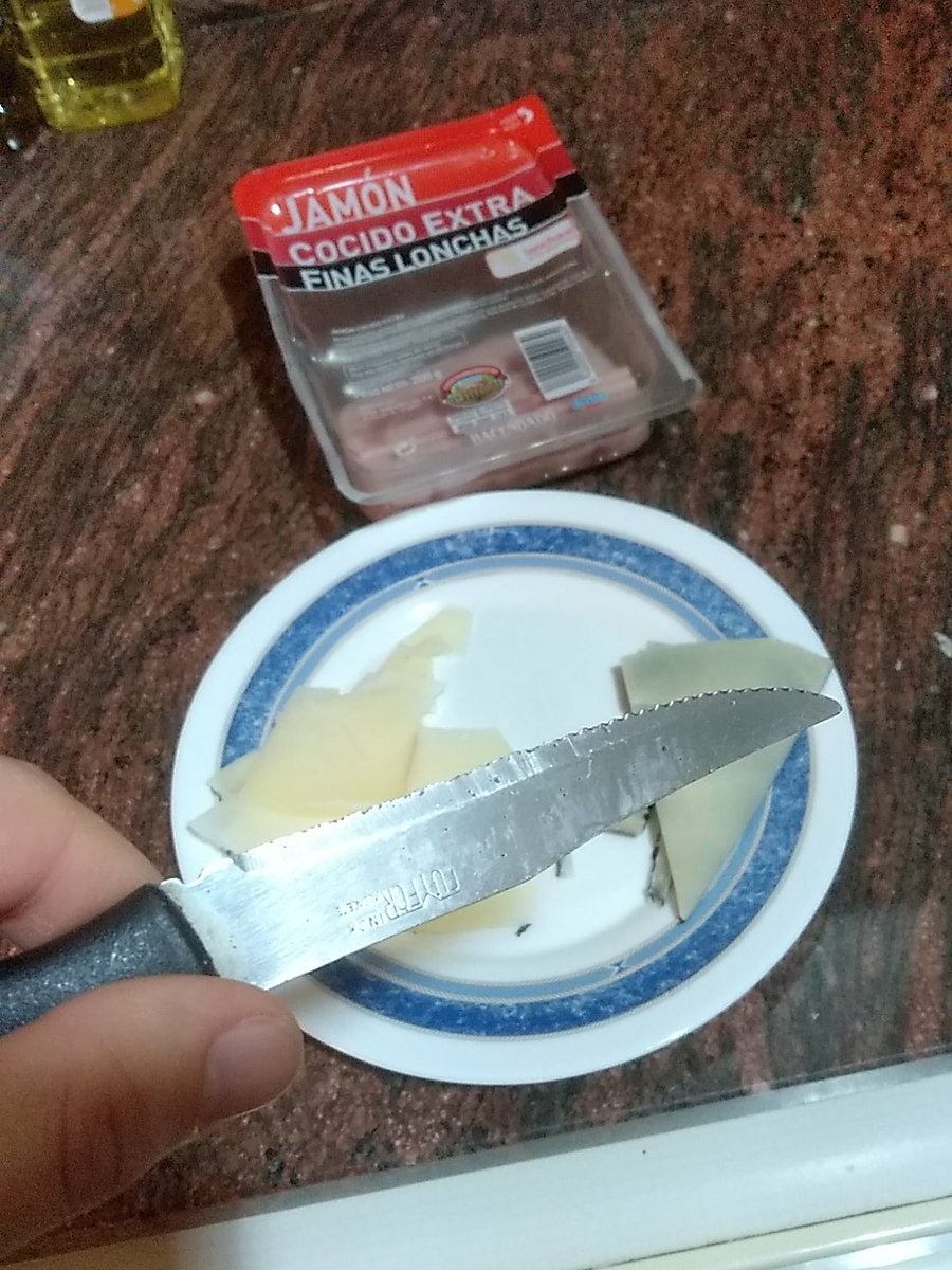 _freeman35g's tweet photo. Una de las peores cosas de ser zurdo es cuando usas un cuchillo y cortas cómo el puto culo xq el bisel lo tiene por el otro lado xdd #lefthandedthings https://t.co/3G6XVw8Q6B