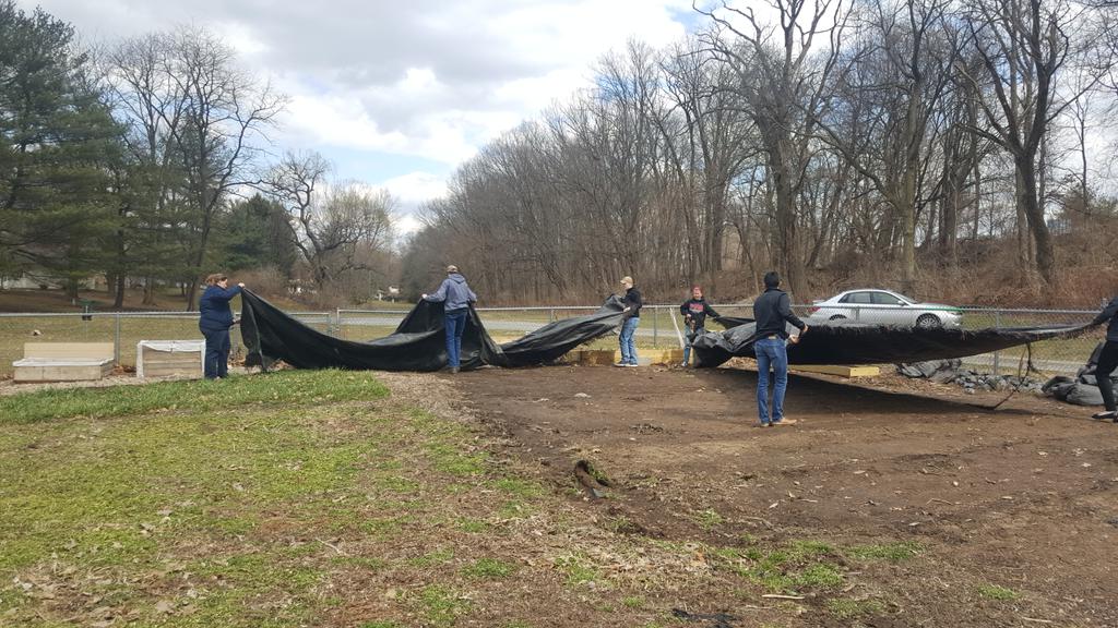 _J_Case's tweet photo. Community service! Completing the "living to serve" part of the FFA motto. #SLLCagents @CV_FFA1954 https://t.co/8h88BW2WZD