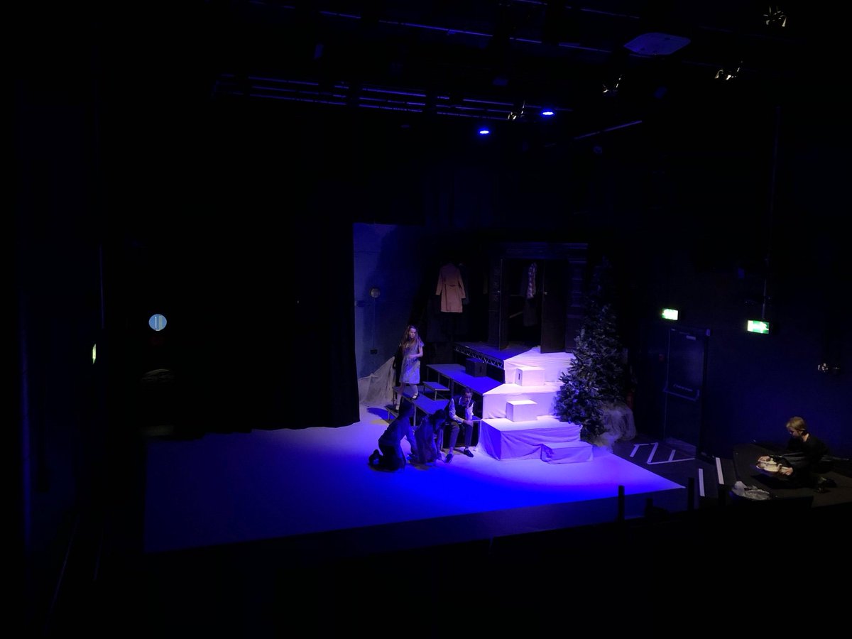 Come and watch ‘The Lion, the Witch and the Wardrobe’ this week, from Tuesday to Friday at 7pm!! It’s going to be amazing and promises to be a really fun evening! trybooking.com/uk/book/sessio…
#Year9WHS #WHSperformances
