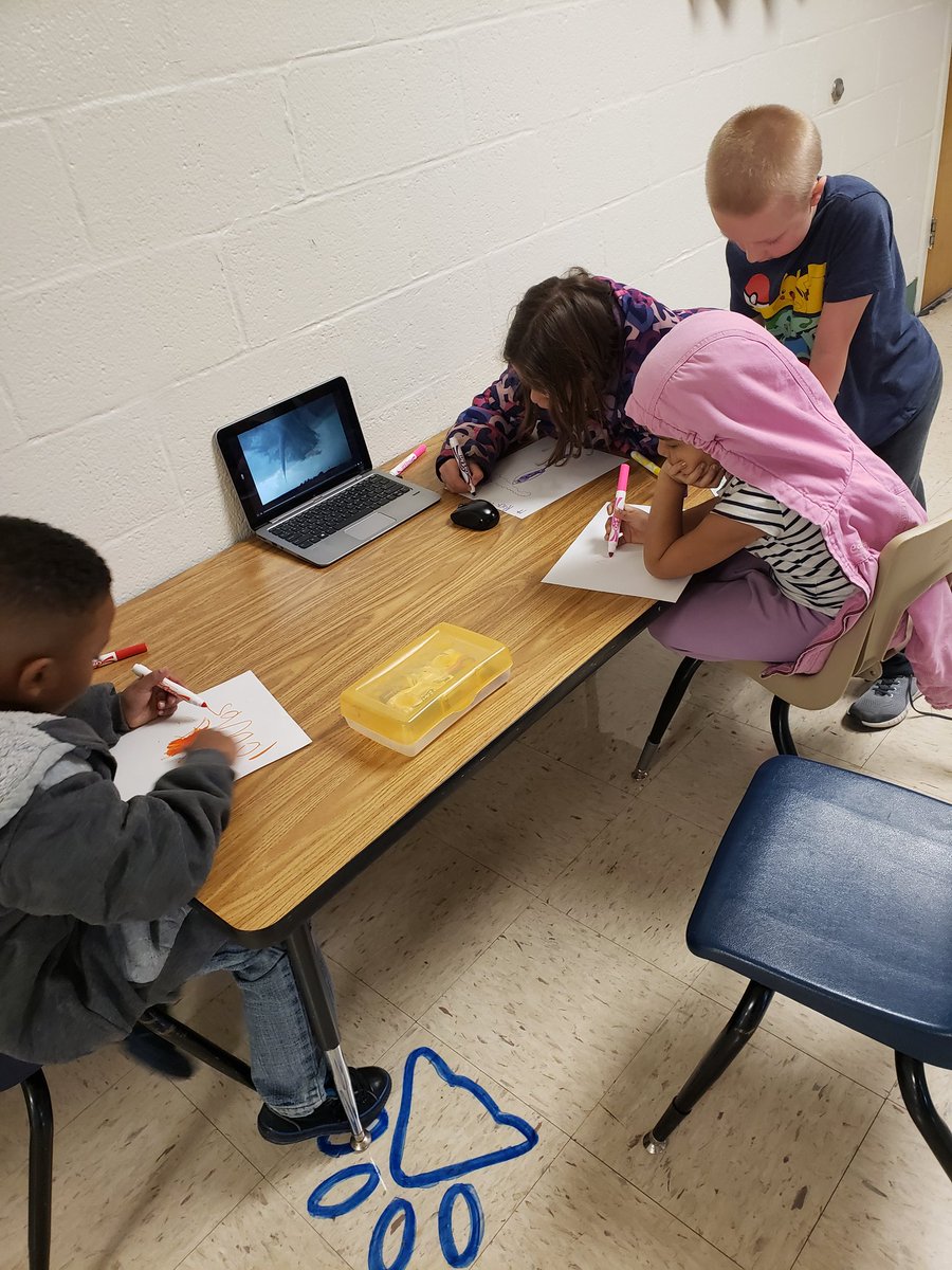 SavvyAcevedo's tweet photo. Engaged in learning, writing and drawing about content, AND responding to each other's thinking?! #CertifySPS ftw with #tabletoptexting https://t.co/o5IkbPfiA5