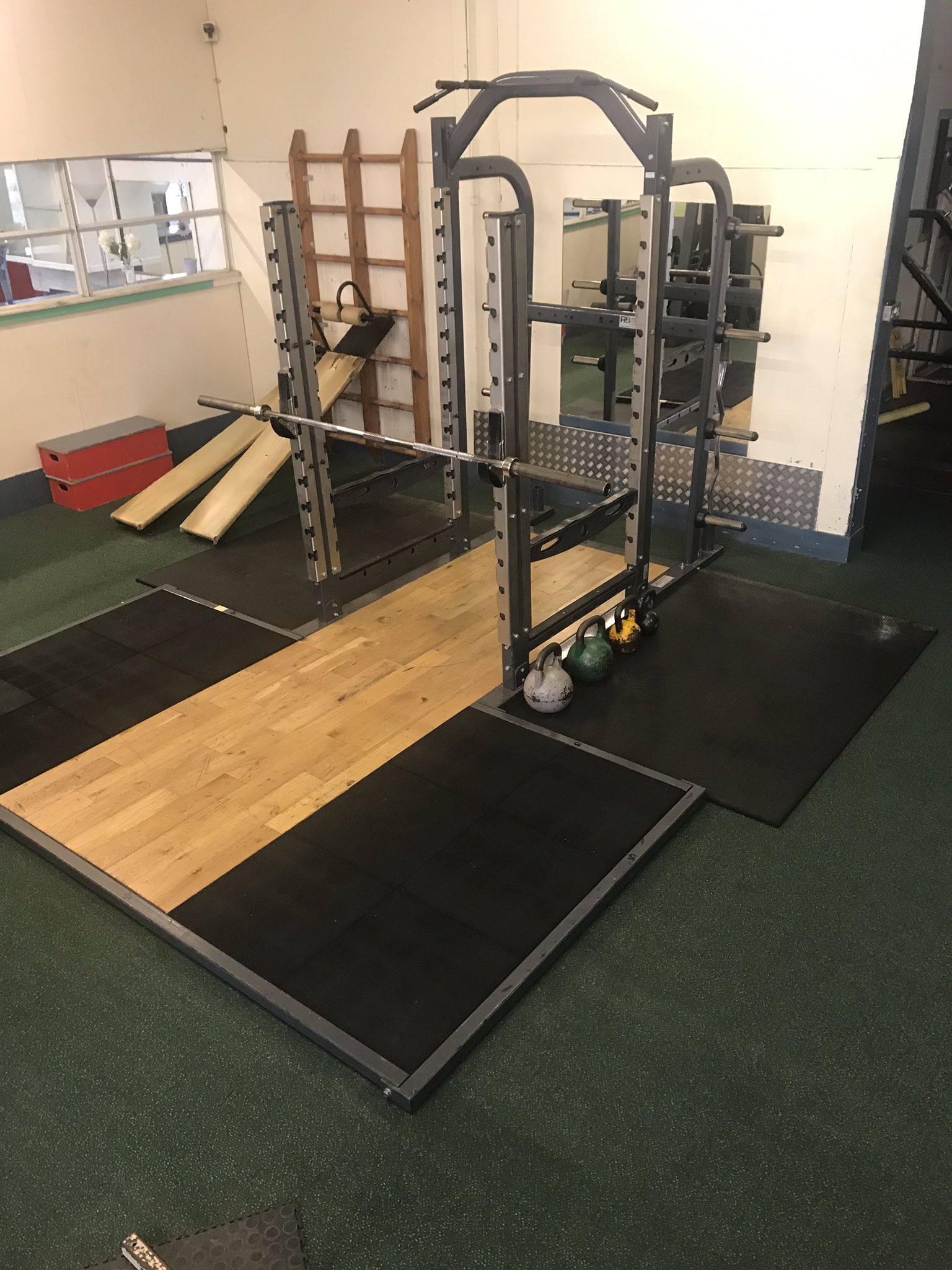 Muscle fitness 2000 X Additional lifting power rack and deadlift platform installed https t H1D8FZRQD4 X