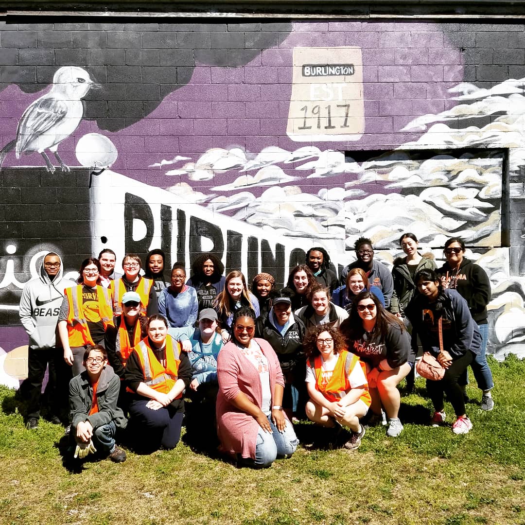 ASBOkstate's tweet image. We spent our second day with Keep Knoxville Beautiful! We cleaned graffiti off a wall and picked up litter around Knoxville! #service #springbreak #asb2019 #okstate #alternativespringbreak