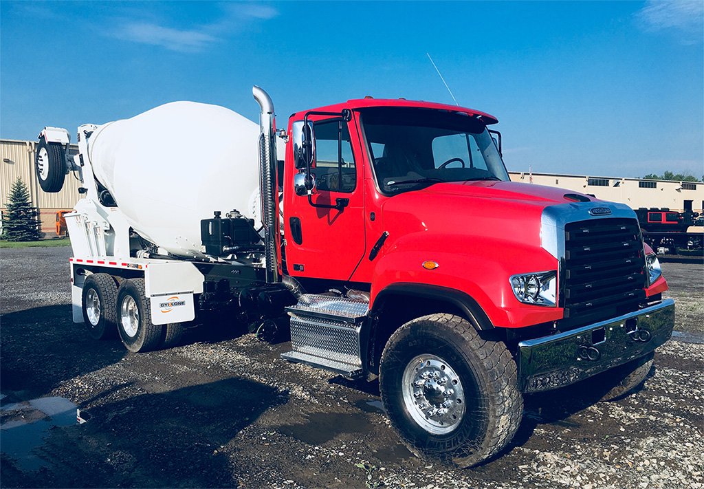 KimbleMfg's tweet image. MIXER MONDAY: This CyKlone Bridge Mixer sure looks pretty perched atop a Freightliner 114SD! #MixerMonday #CyKloneMixer #KimbleMixer #ReadyMix #Freightliner