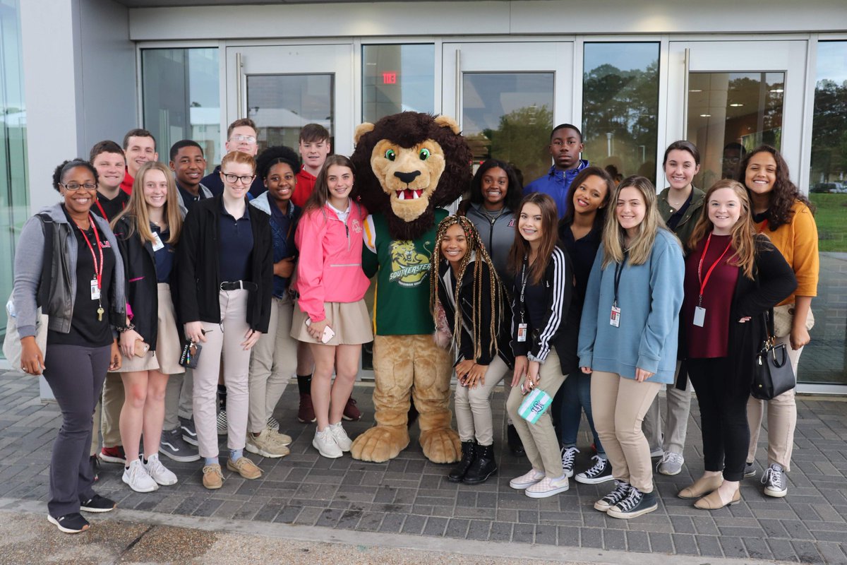 oursoutheastern's tweet photo. The @SLUEvolveU High School Leadership Conference is a unique one-day experience for high school students, run by Southeastern students and staff with a passion for leadership! Friday's second annual conference helped empower and inspire 200+ area high school students. https://t.co/u8RgXTS4ds
