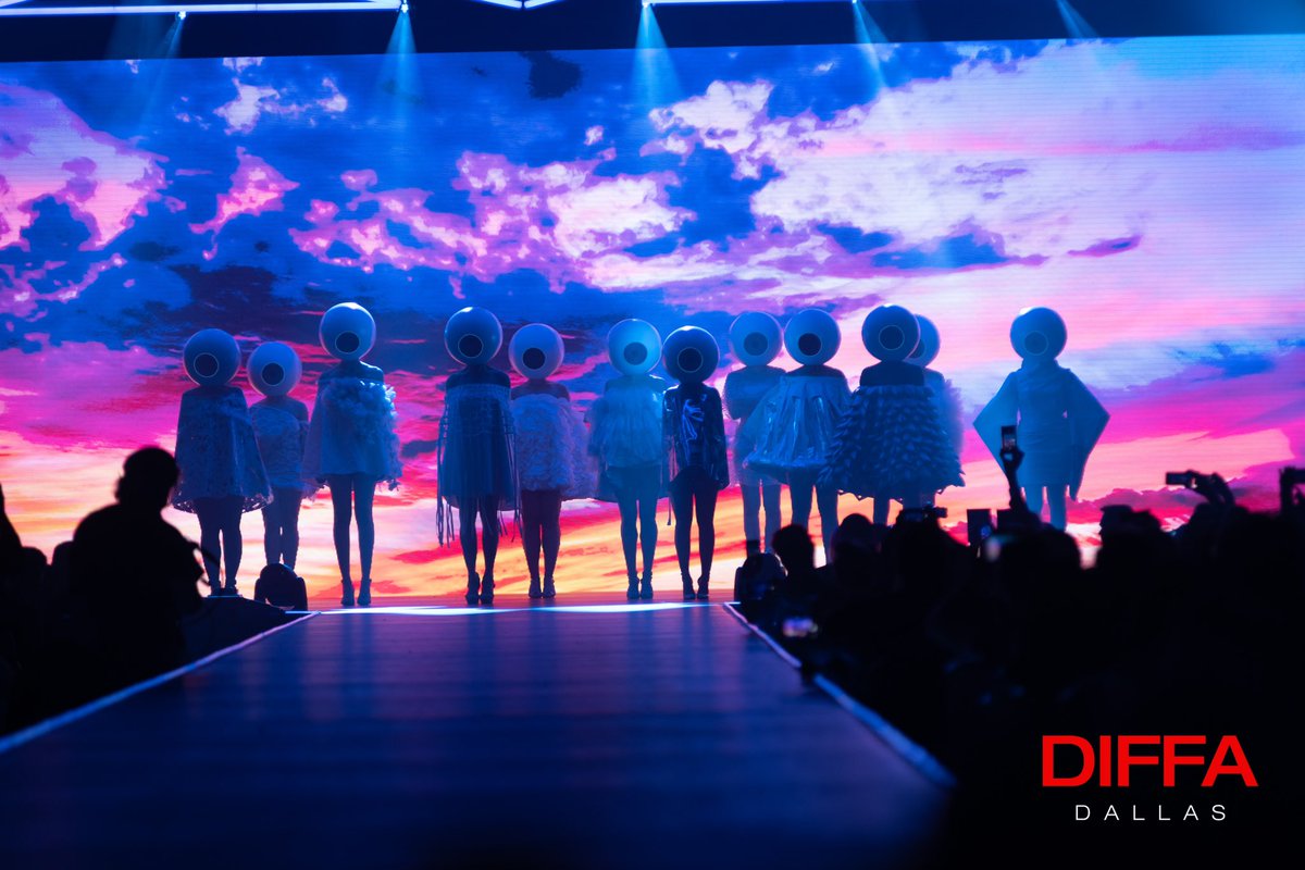 planetdallas's tweet photo. House of DIFFA Futuro!!!
📸: @jimmoss
.
.
#diffa #diffadallas #lighting #video #audio #lazers #ladylight #futuro #liveeventproduction https://t.co/1oGvmj91Rl
