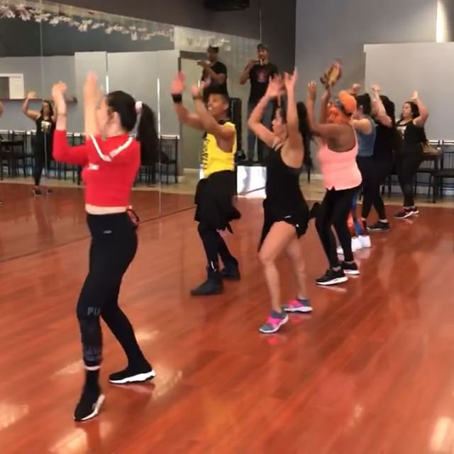 HabanaStyle's tweet photo. 1 hora de full #energy and #dance con lo mejor de #zumba en Las Vegas, directamente con el Instructor llandrystyle nos veremos el jueves a las 10.30am en nuestro salón de clases #salsalasvegas... Nos Vemos en la Pista de Baile!!🙌🏽 #zumbalasvegas #habanastyle 
Costo: $7 https://t.co/Iv4PTwUSkr