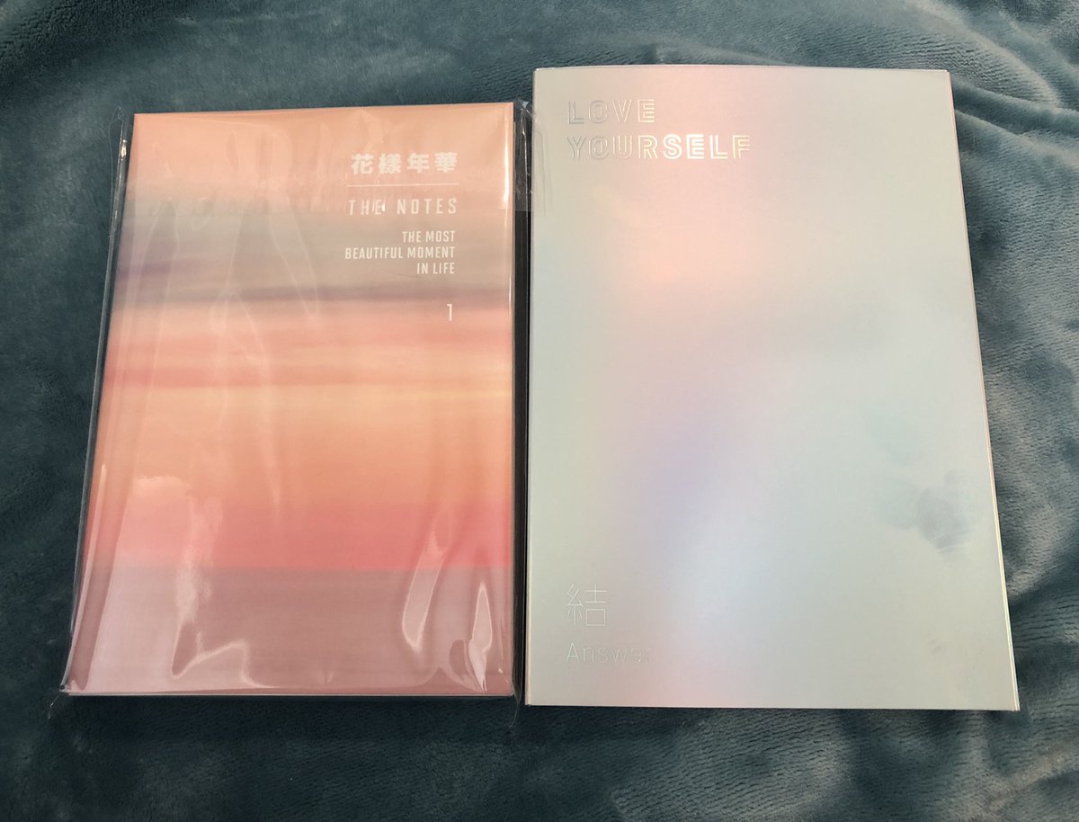 kristinfg's tweet image. LOOK WHAT CAME TODAY!!!!

Omg its so beautiful!! Honestly these colors are gorgeous!!! It’s also much smaller than I was expecting. Which I actually love?!? It feels like a personal diary being this size if that makes sense?? #BTS #BTSARMY #THENOTES #HYYH @BTS_twt