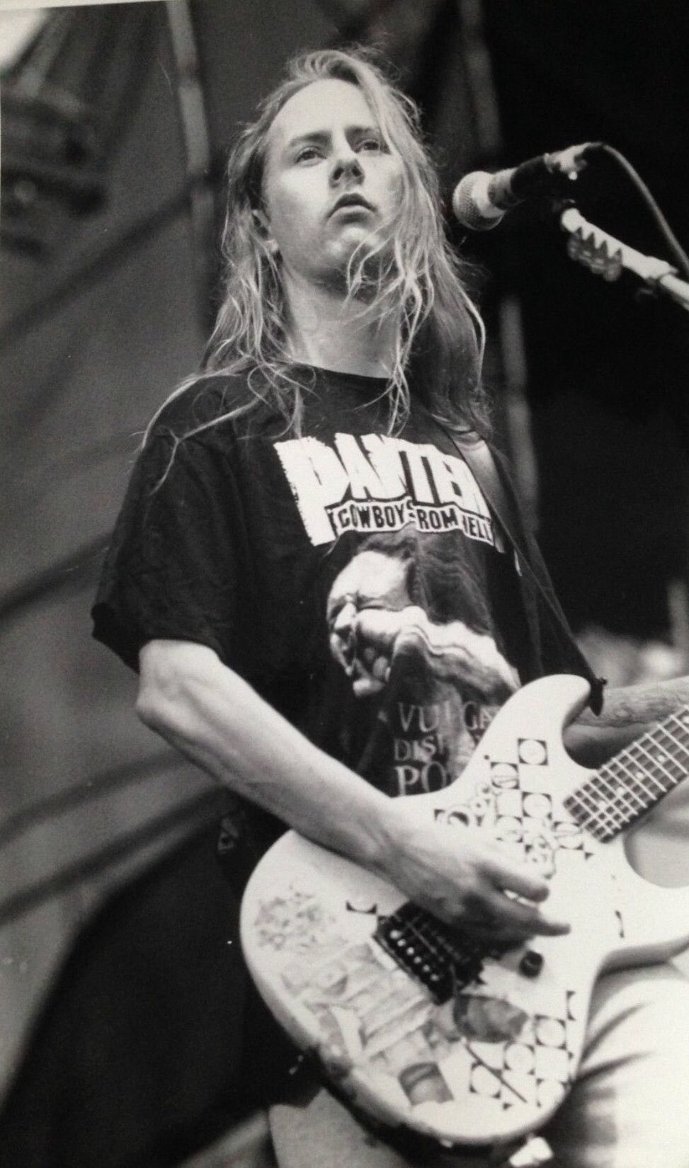 Big Happy Birthday to a huge influence in the rock n roll community, Jerry Cantrell! 