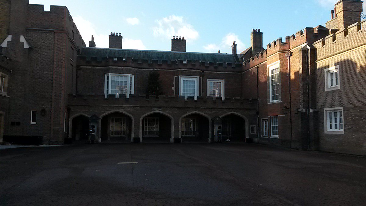 TAHwithlaura's tweet photo. New blog post alert - St James Palace and the King that never was https://t.co/luotaHljDc #historyblog #historygirls #fortheloveofhistory #stjamespalace #henrystuart #tudorpalace #stuartpalace #royallondon https://t.co/q0YYccXzoS