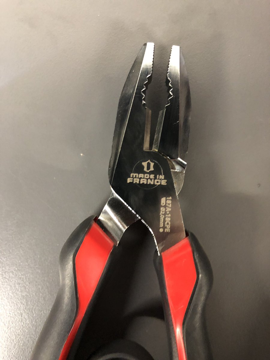 PrimeToolscouk's tweet photo. The new Facom plier range are amazing 😍with new design handles that are resistant to chemical agents and include a return spring. They are also tethered tool ready with the 10mm hole in the handle. Chrome finish for corrosion resistance. Made in France 🇫🇷 #facomtools #tools https://t.co/NYAhYYlmY6