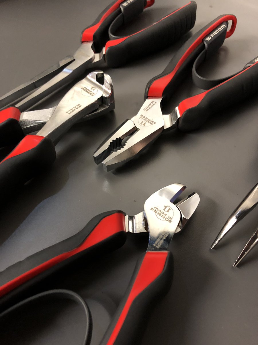 PrimeToolscouk's tweet photo. The new Facom plier range are amazing 😍with new design handles that are resistant to chemical agents and include a return spring. They are also tethered tool ready with the 10mm hole in the handle. Chrome finish for corrosion resistance. Made in France 🇫🇷 #facomtools #tools https://t.co/NYAhYYlmY6