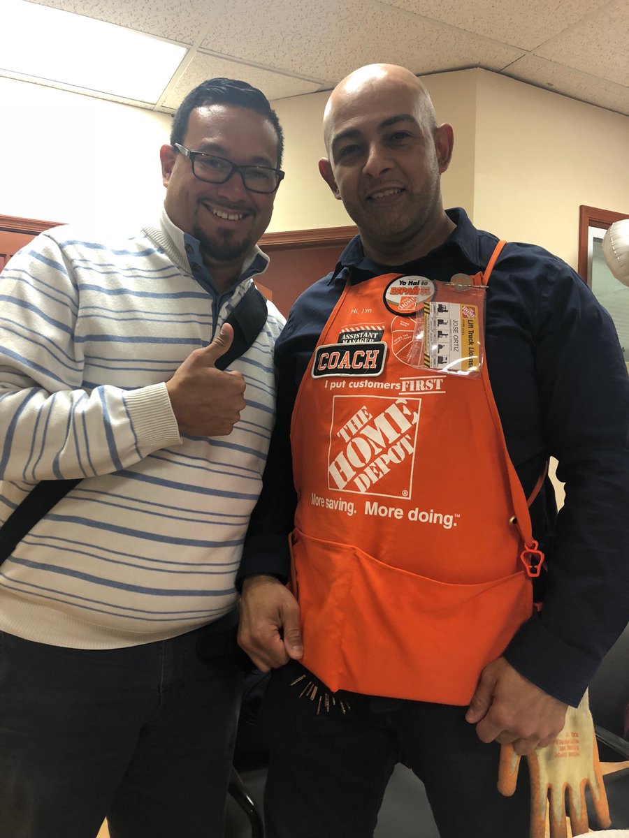 District manager David Amato congratulating Jose on his 20th anniversary at #4164