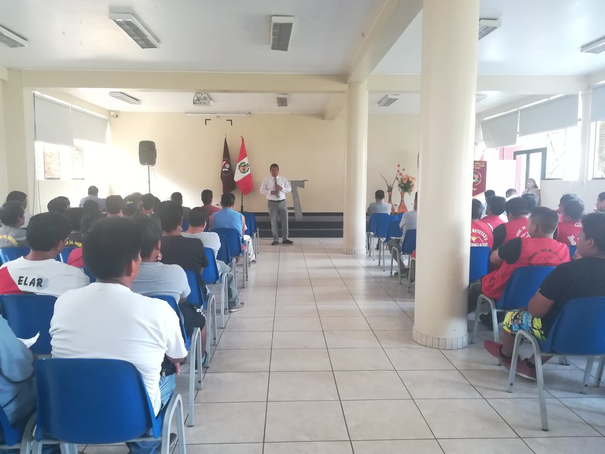 Fce_UPeUoficial's tweet photo. Capacitación a microempresarios de la asociación de moto taxistas "Sol de Chaclacayo" en conjunto entre la UPeU y la municipalidad de Chosica. #SeMisionero #SeIntegro #SeInnovador https://t.co/Lr0Dh5DS0r