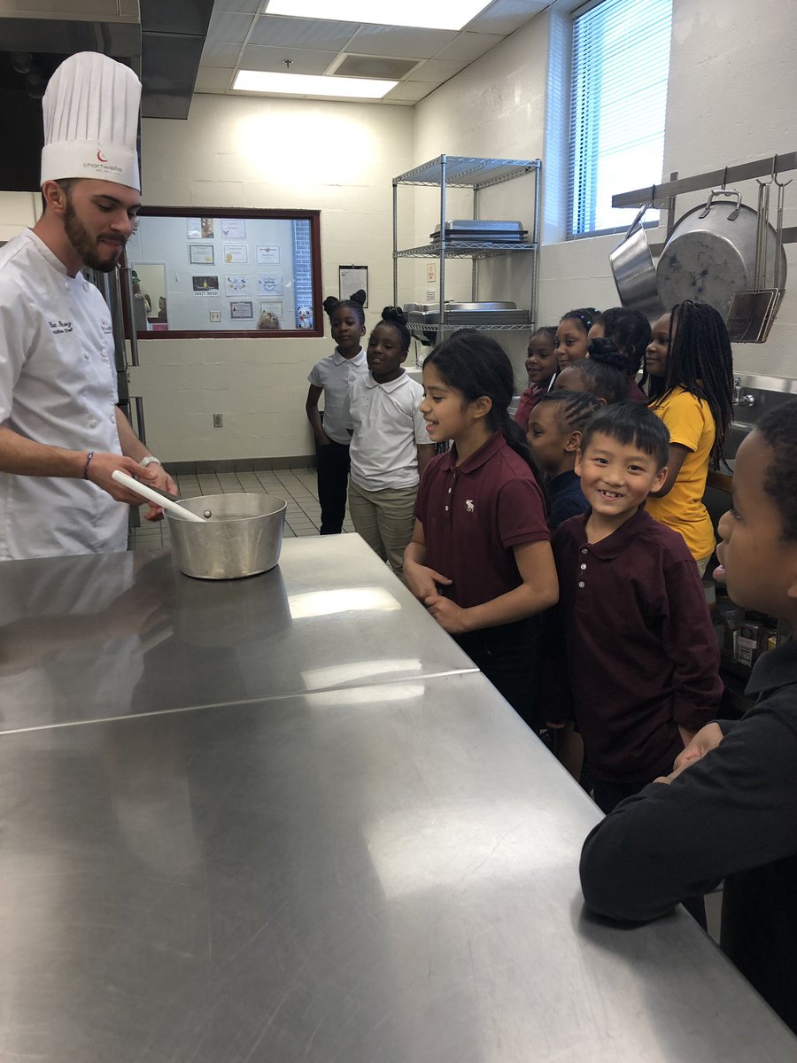 MrsEMcKnight's tweet photo. Thanks to chef Alex @ChartwellsK12 for coming and doing a tasty lesson @SpeasGlobal in the kitchen about #statesofmatter. https://t.co/di55nVgLbE