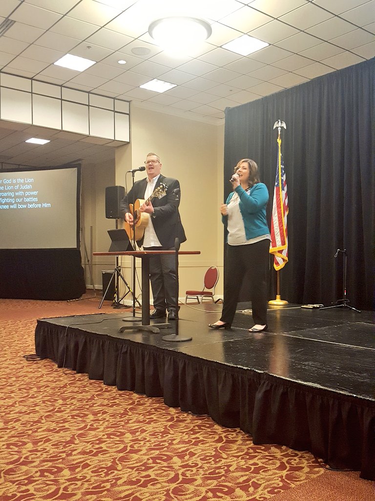 FLFamilyVoice's tweet photo. .@ChrisJessee & his wife leading worship to start evening #ProFamilyDays program. https://t.co/CX4vKladMu