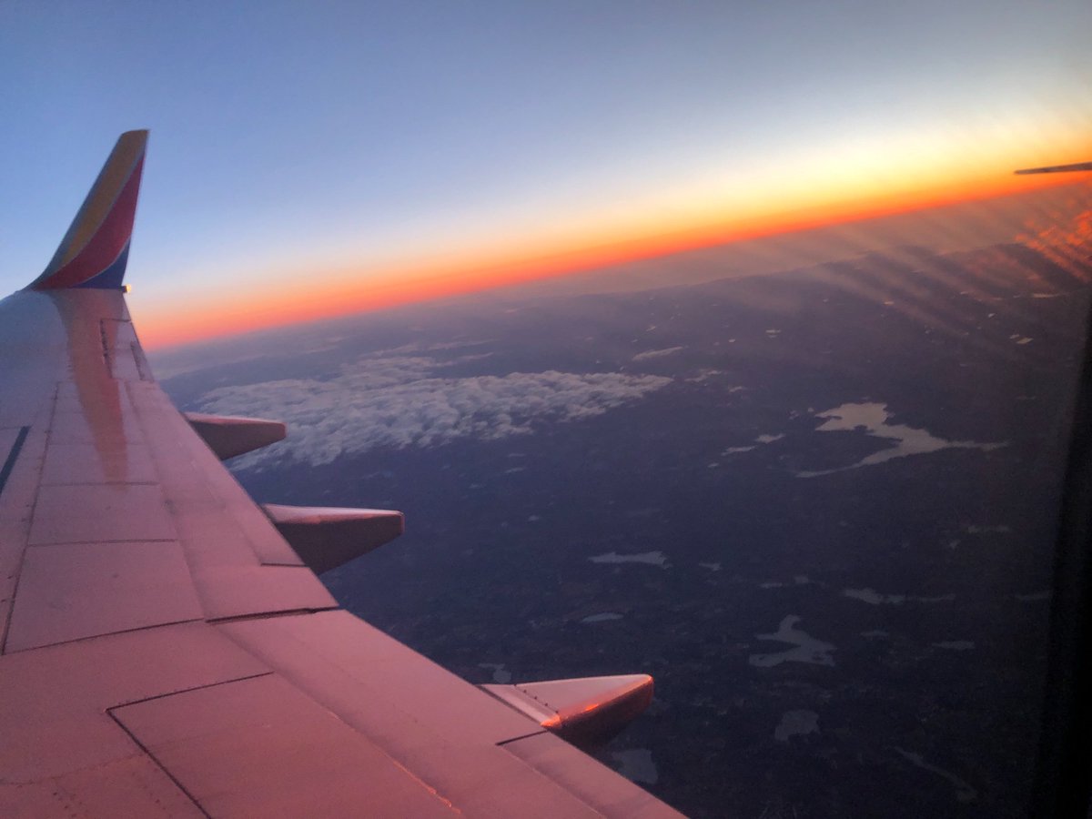 BonaiutoMac's tweet image. Something about my phone and sunrises 🌅 ❤️ @SouthwestAir #swapics #SouthwestAirlines