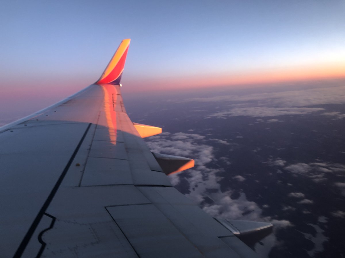 BonaiutoMac's tweet image. Something about my phone and sunrises 🌅 ❤️ @SouthwestAir #swapics #SouthwestAirlines