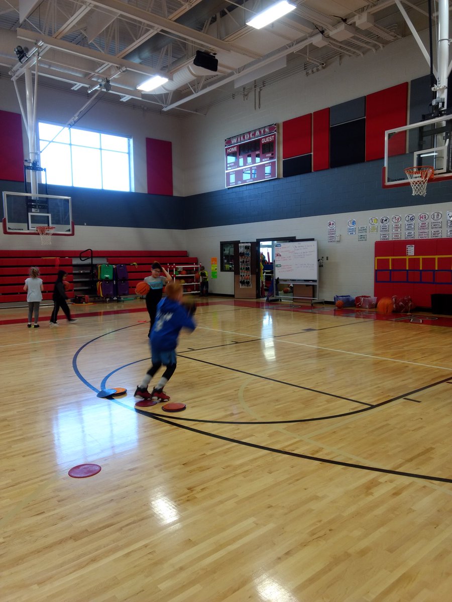 MsPhysEduDP's tweet photo. Poly spot basketball happening this week for our 2nd & 3rd grade kiddos! I didn't hit the record button on two third graders battling it out for the 3 pt spot, but it ended in an epic swish! π #PhysEd #MiniMarchMadness https://t.co/RAjAAXKqYm